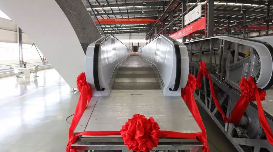 “熱火朝天迎下線，風雨無阻忙發(fā)運”—西尼機電 · 斯圖加特重載自動人行道下線、發(fā)運儀式隆重舉行！