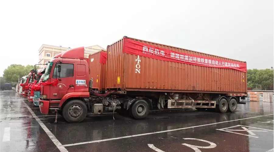 “熱火朝天迎下線，風雨無阻忙發(fā)運”—西尼機電 · 斯圖加特重載自動人行道下線、發(fā)運儀式隆重舉行！